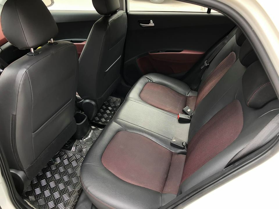 Bán Hyundai I10 số sàn 2019 bảng 1.2 màu trắng full option.