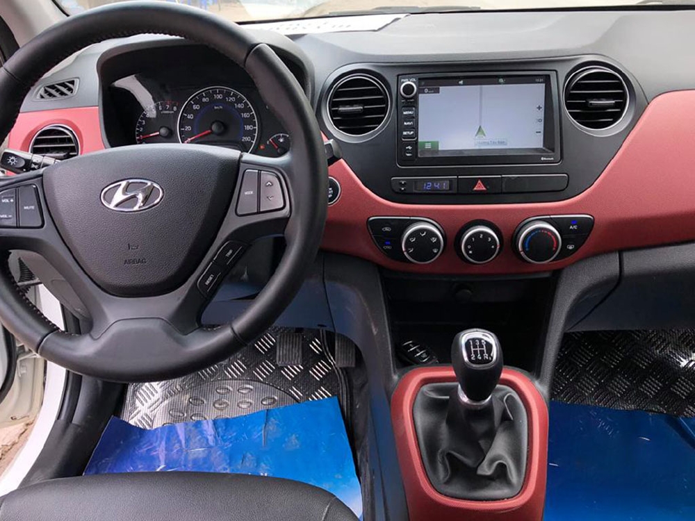 Bán Hyundai I10 số sàn 2019 bảng 1.2 màu trắng full option.