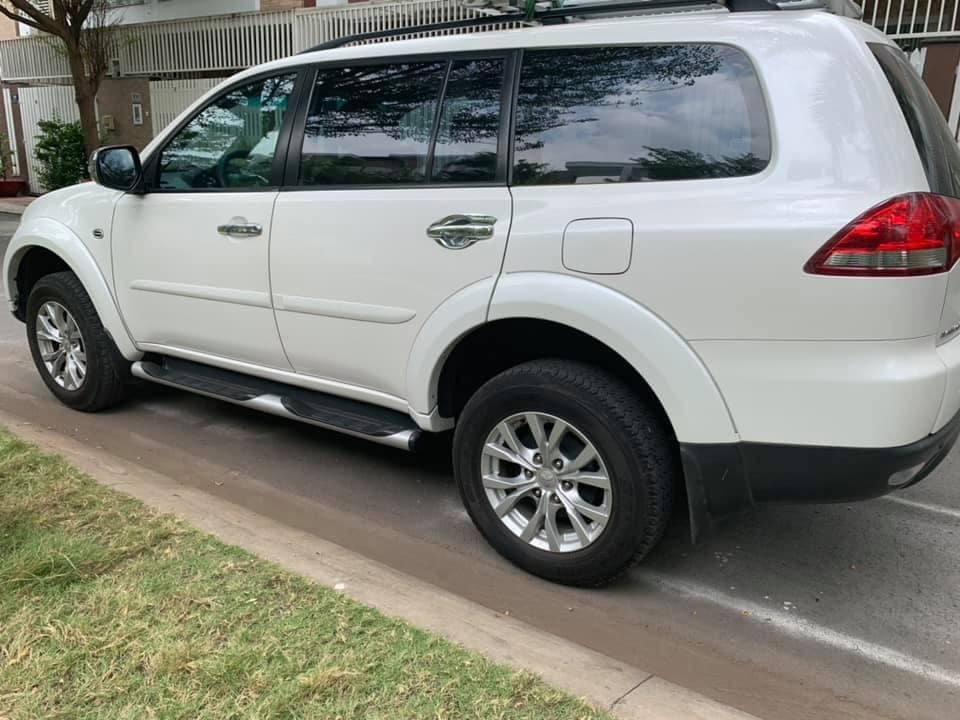 Đổi xe mới cần bán Pajero 2015, số tự động, máy V6, màu trắng