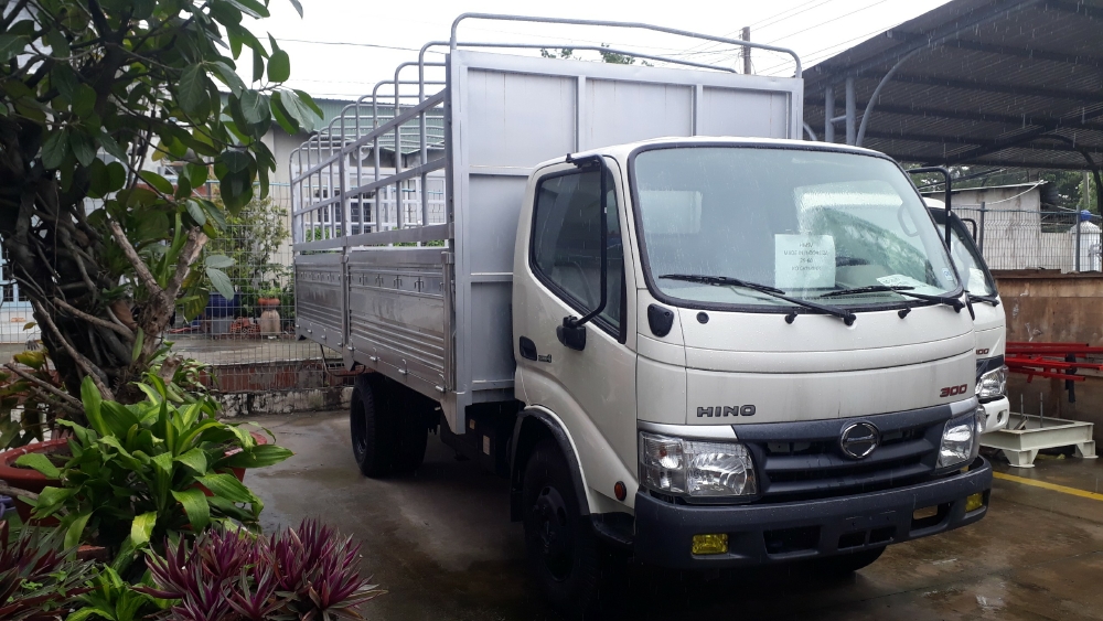 Xe Tải Hino 5 Tấn Thùng Mui Bạt Nhập Khẩu Indonesia Giá Rẻ Nhất Thị Trường.