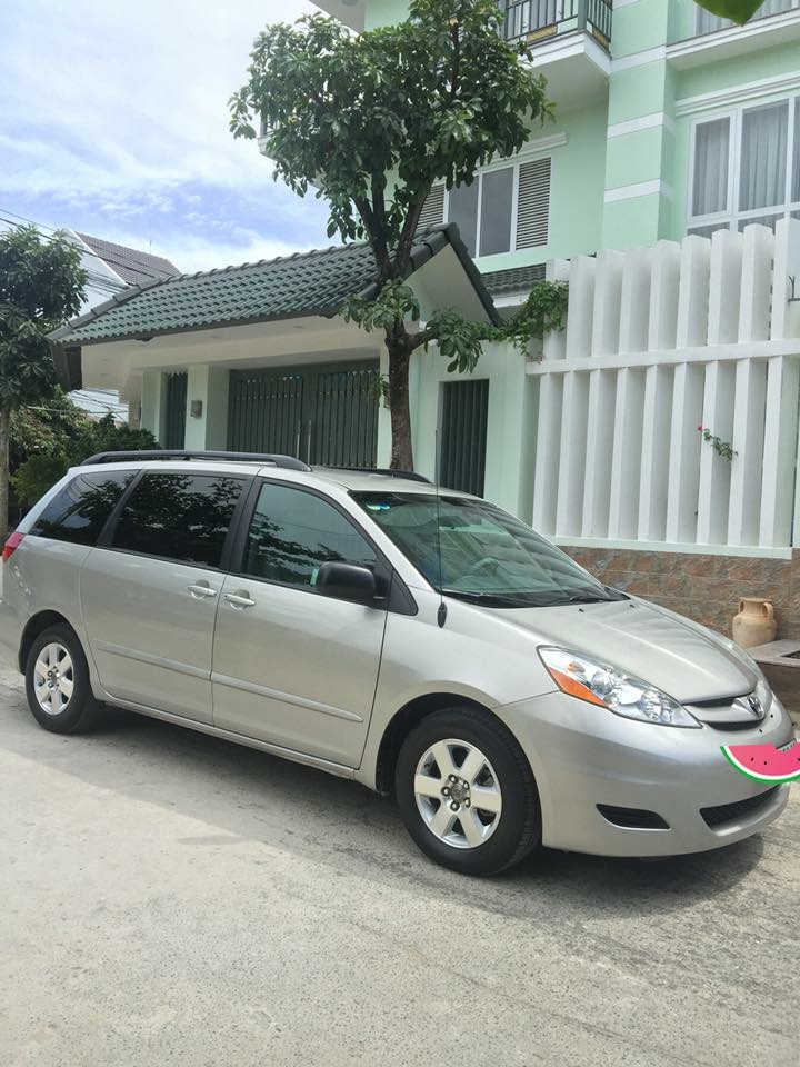Xe Sienna LE 2009, số tự động, nhập mỹ, màu bạc. n