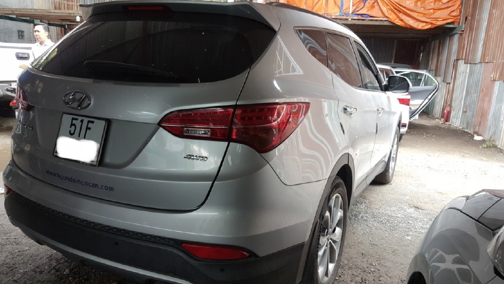 Hãng bán santafe full xăng 2015, màu bạc, đúng chất, biển TP, giá TL, hổ trợ góp