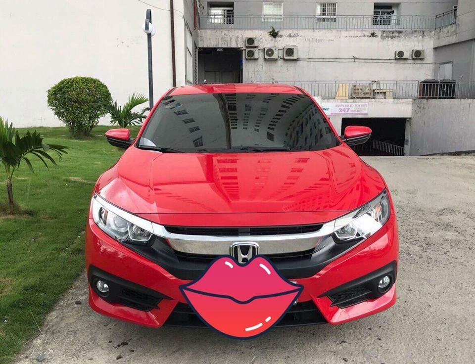 Bán Honda Civic 2018 bảng 1.8E tự động màu đỏ may mắn.