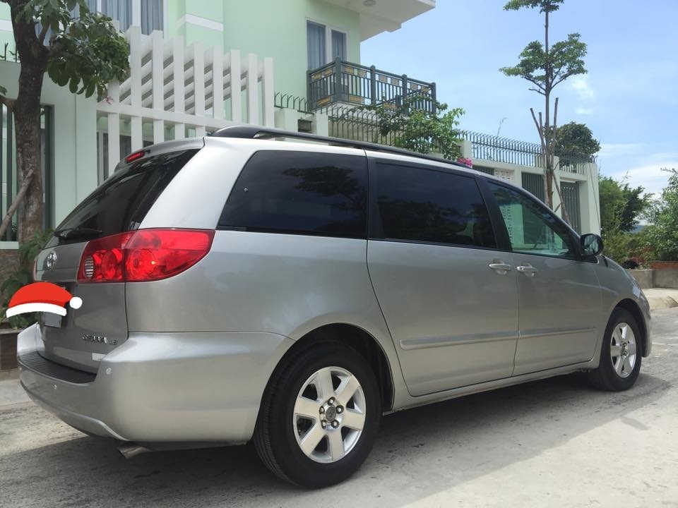Xe Sienna LE 2009, số tự động, nhập mỹ, màu bạc. n