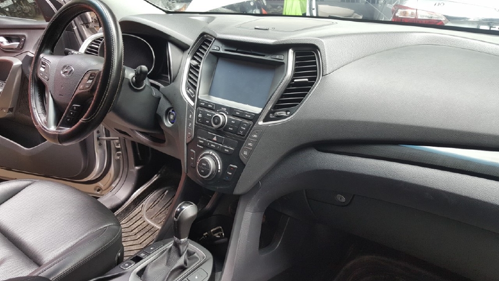 Hãng bán santafe full xăng 2015, màu bạc, đúng chất, biển TP, giá TL, hổ trợ góp