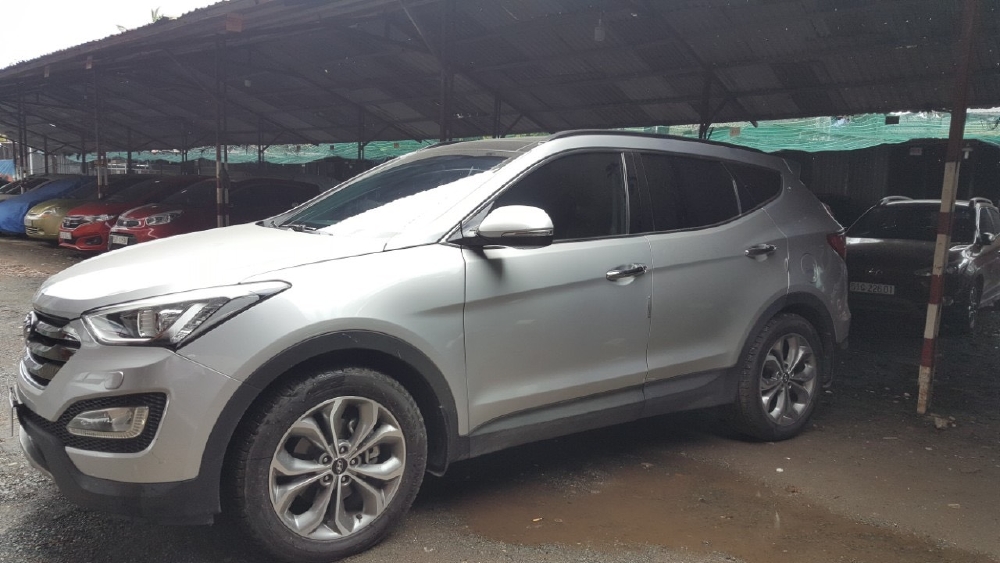 Hãng bán santafe full xăng 2015, màu bạc, đúng chất, biển TP, giá TL, hổ trợ góp