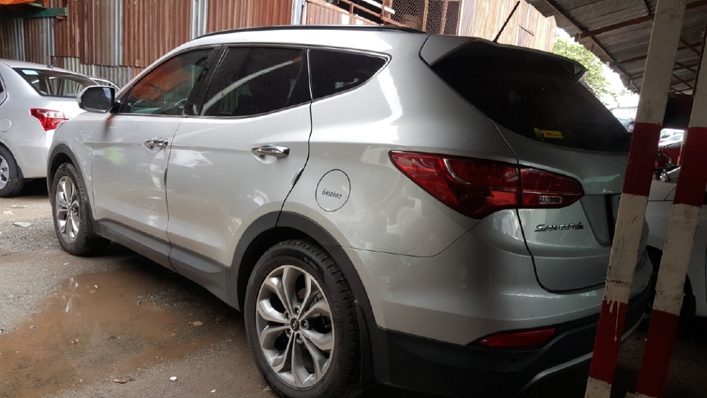 Hãng bán santafe full xăng 2015, màu bạc, đúng chất, biển TP, giá TL, hổ trợ góp