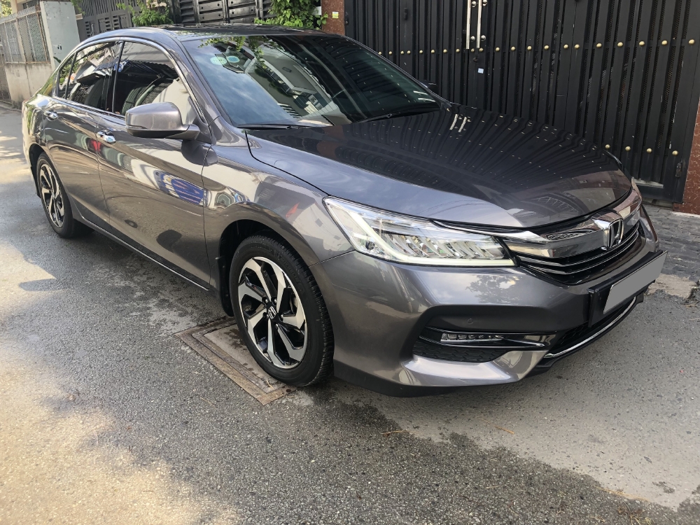 Bán Honda Accord 2019 tự động full màu xám chính chủ.