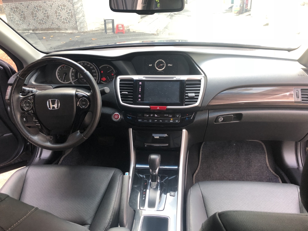 Bán Honda Accord 2019 tự động full màu xám chính chủ.