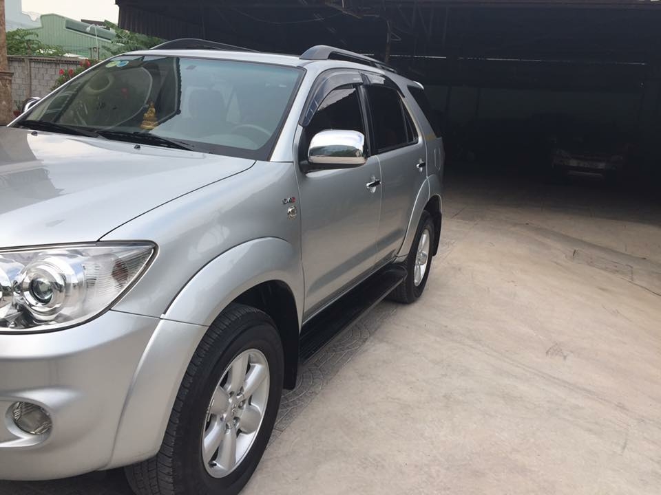 Cần bán Fortuner 2009, số sàn, máy dầu, màu bạc