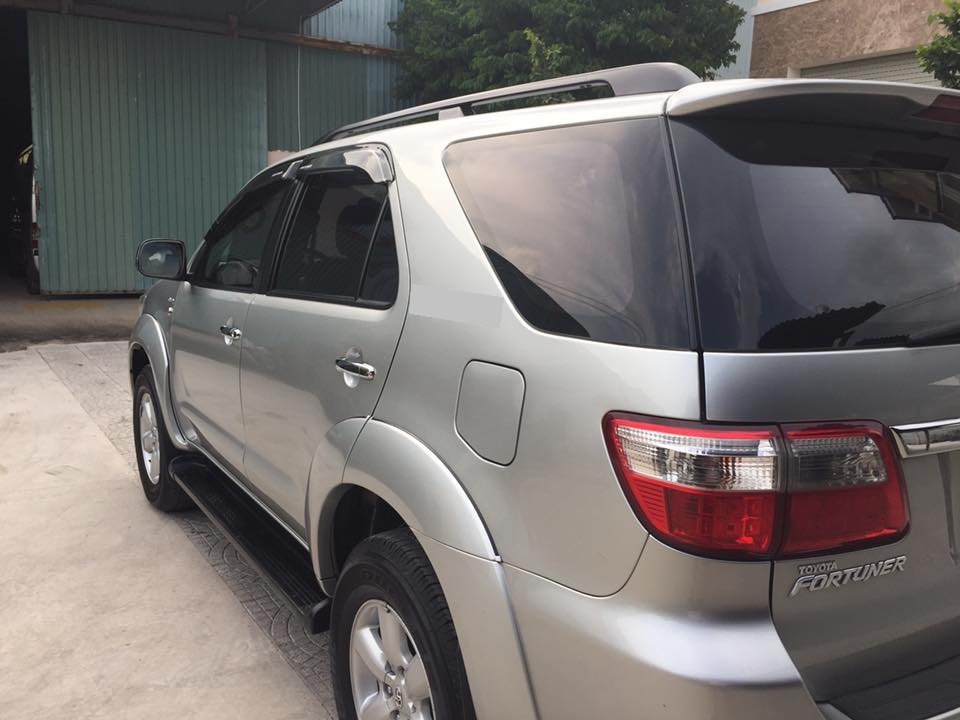 Cần bán Fortuner 2009, số sàn, máy dầu, màu bạc