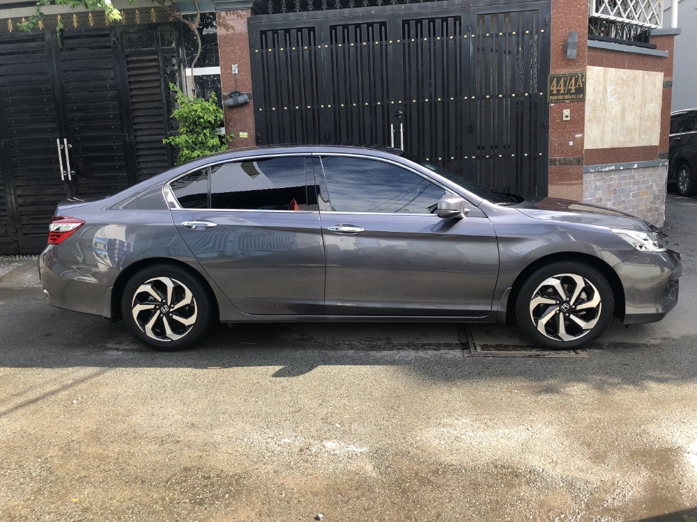 Bán Honda Accord 2019 tự động full màu xám chính chủ.