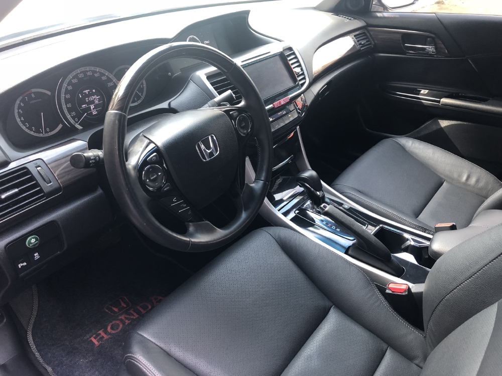 Bán Honda Accord 2019 tự động full màu xám chính chủ.