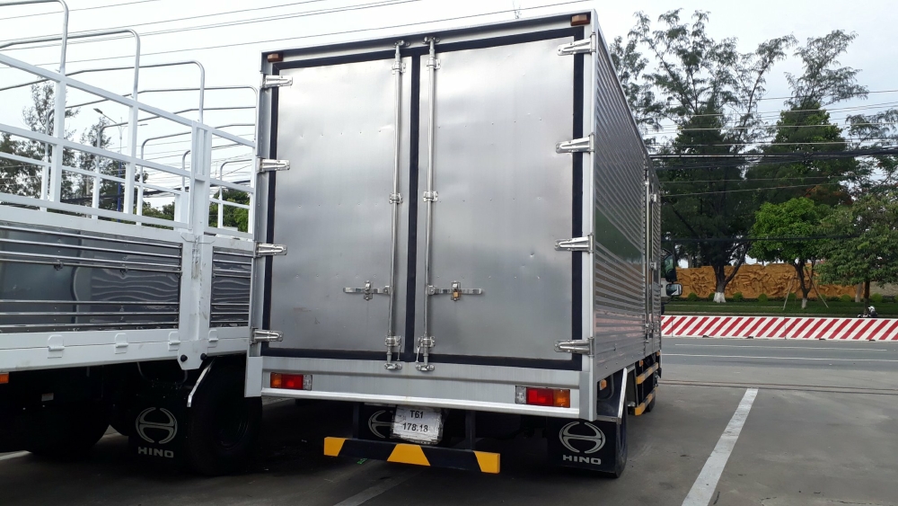 Xe Tải Hino 1.9 Tấn Giá Rẻ Nhất Thị Trường - Giao Xe Ngay.