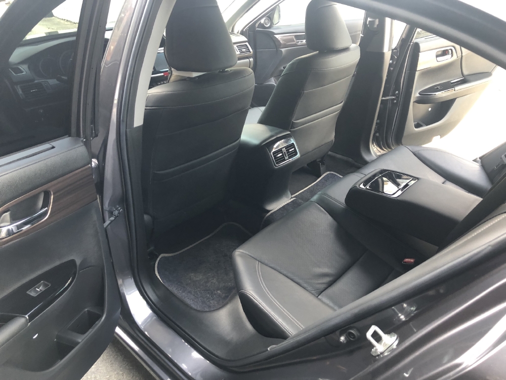 Bán Honda Accord 2019 tự động full màu xám chính chủ.
