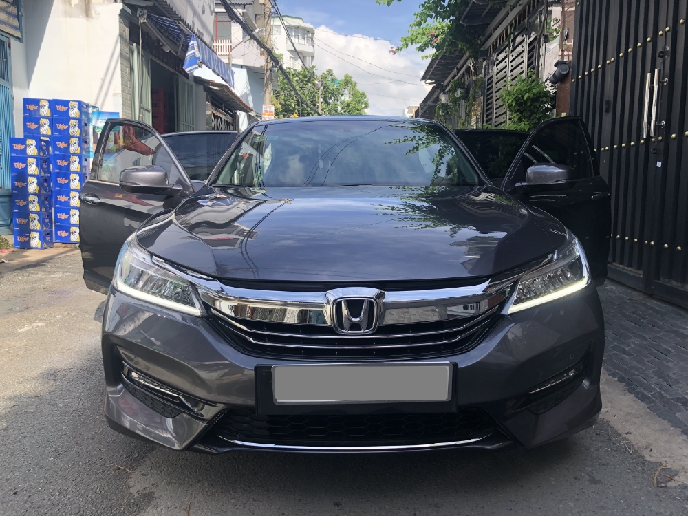 Bán Honda Accord 2019 tự động full màu xám chính chủ.