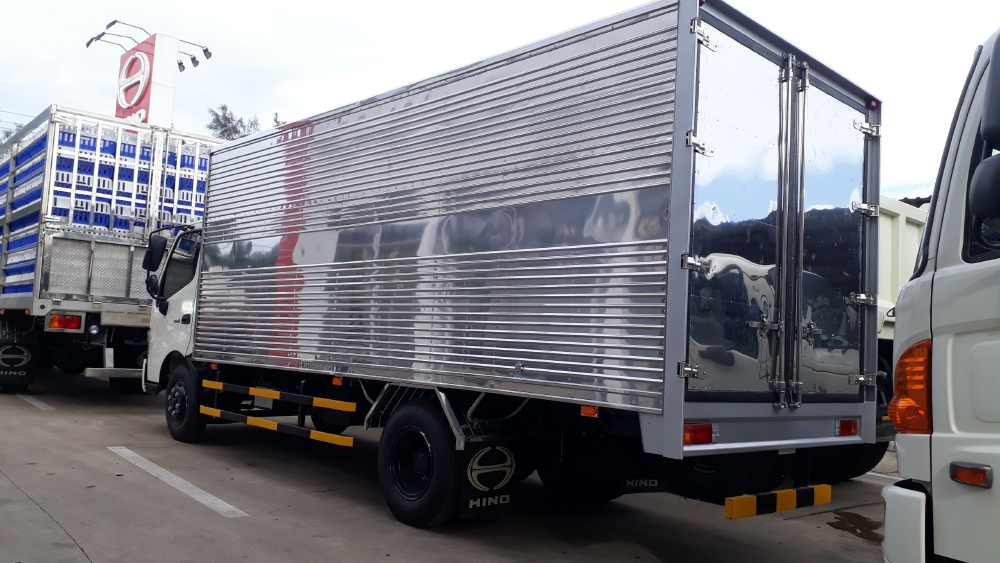 Xe Tải Hino 1.9 Tấn Giá Rẻ Nhất Thị Trường - Giao Xe Ngay.