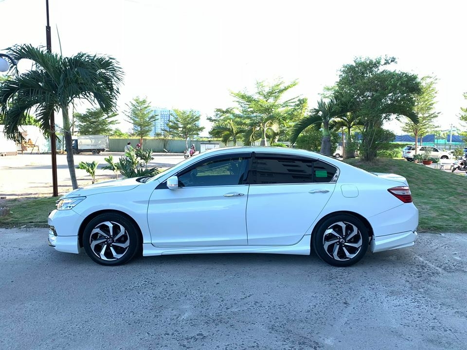 Gia đình cần bán xe Accord 2019, số tự động, bản 2.4