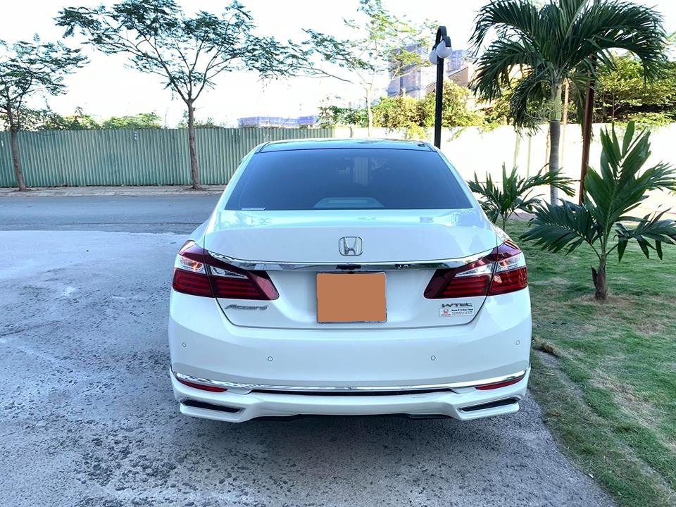 Gia đình cần bán xe Accord 2019, số tự động, bản 2.4