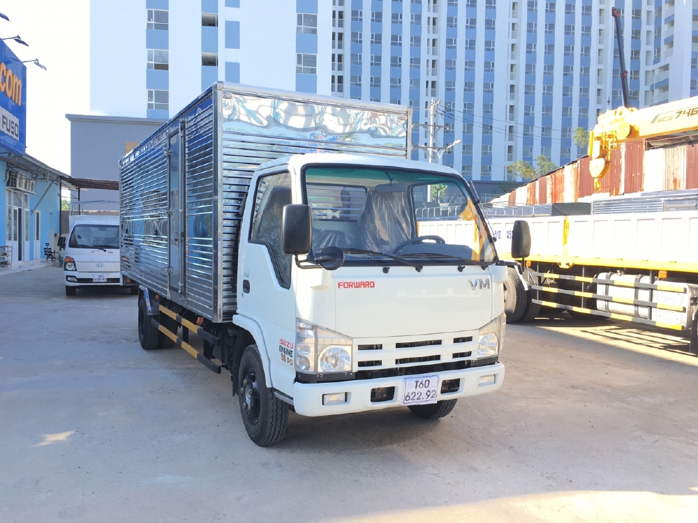 Xe tải ISUZU VM tải 1.9 tấn thùng kín dài 6.2m - Trả Góp