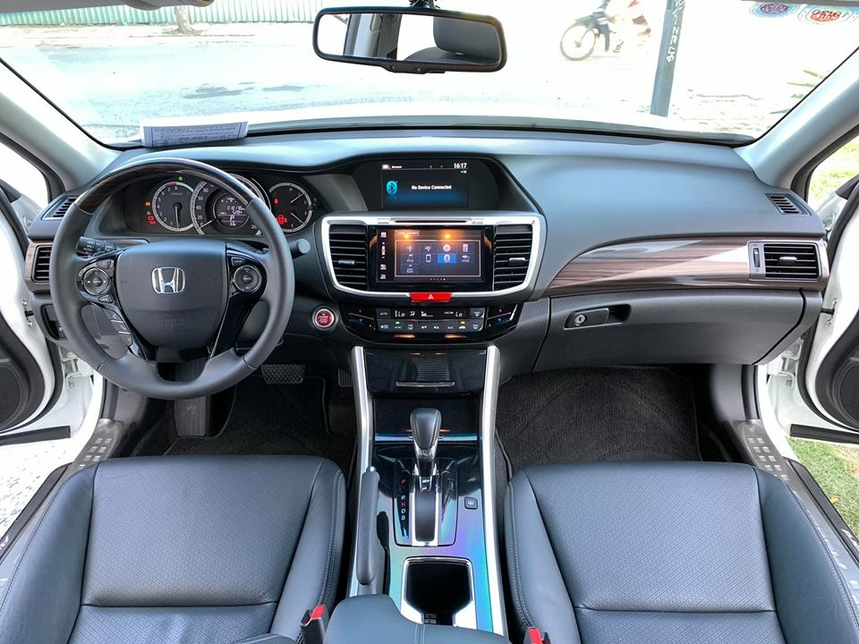 Gia đình cần bán xe Accord 2019, số tự động, bản 2.4