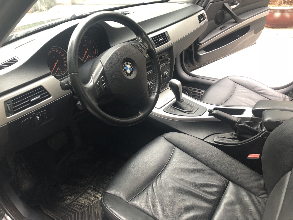 Bán BMW 320I 2008 tự động màu đen sang trọng cực kỳ.