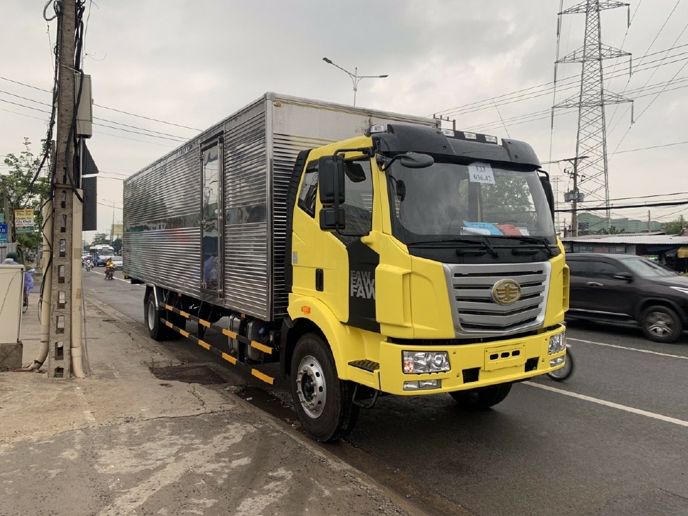 xe tải faw 7.8 tấn thùng dài 9m7-trả trước 300tr có xe