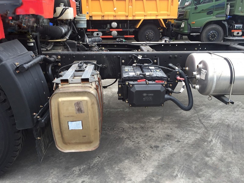 xe tải faw 7.8 tấn thùng dài 9m7-trả trước 300tr có xe