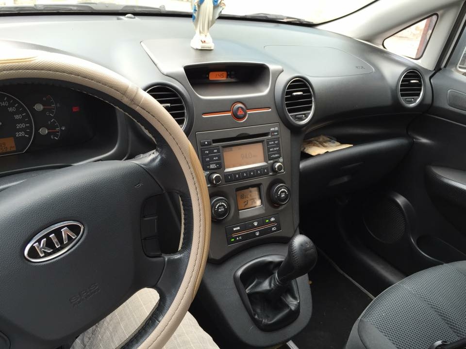 Cần tiền xây nhà bán gấp xe Kia Carens đời 2012, số sàn, màu bạc
