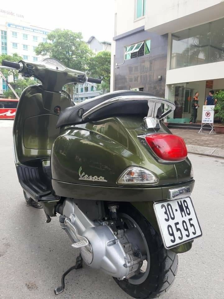 Vespa xanh rêu cần tìm chủ