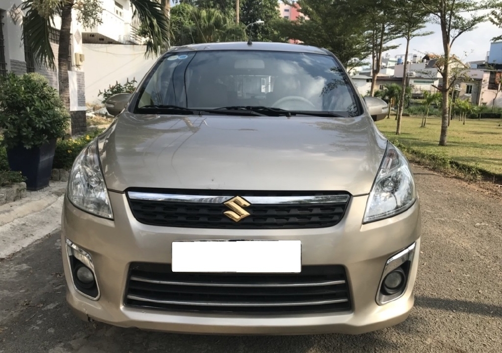 Cần bán xe Suzuki Eartiga 2014 số tự động 7 chỗ, màu vàng cát
