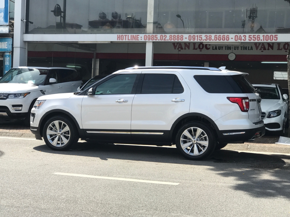 Ford Explorer 2019 trắng