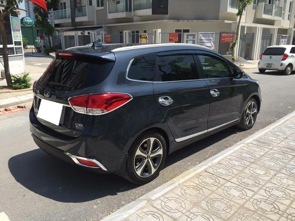 Gia đình cần bán xe Kia Rondo máy dầu 2017 màu xám