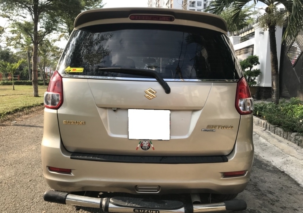 Cần bán xe Suzuki Eartiga 2014 số tự động 7 chỗ, màu vàng cát