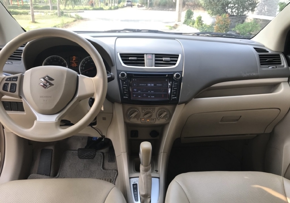 Cần bán xe Suzuki Eartiga 2014 số tự động 7 chỗ, màu vàng cát