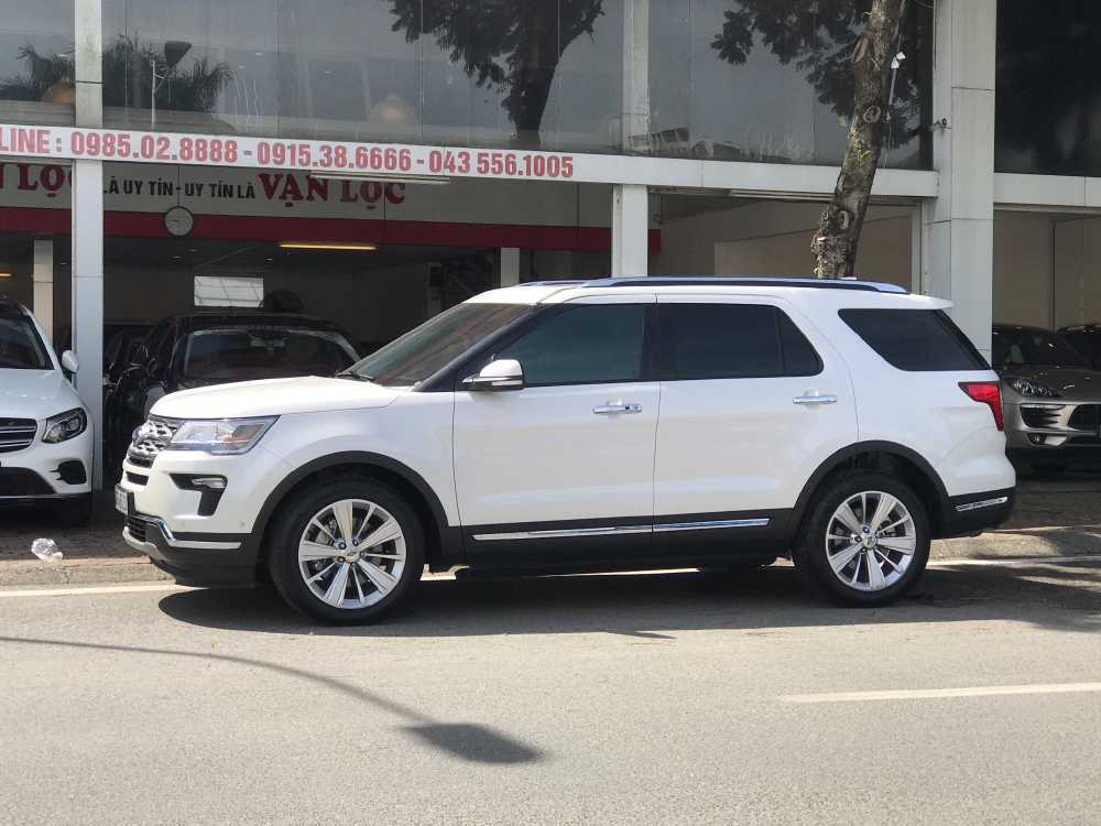 Ford Explorer 2019 trắng