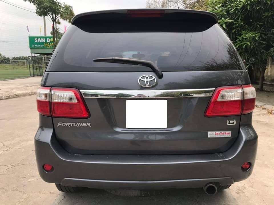 Cần bán xe Fortuner 2009, số sàn, máy dầu, màu xám gia đình sử dụng