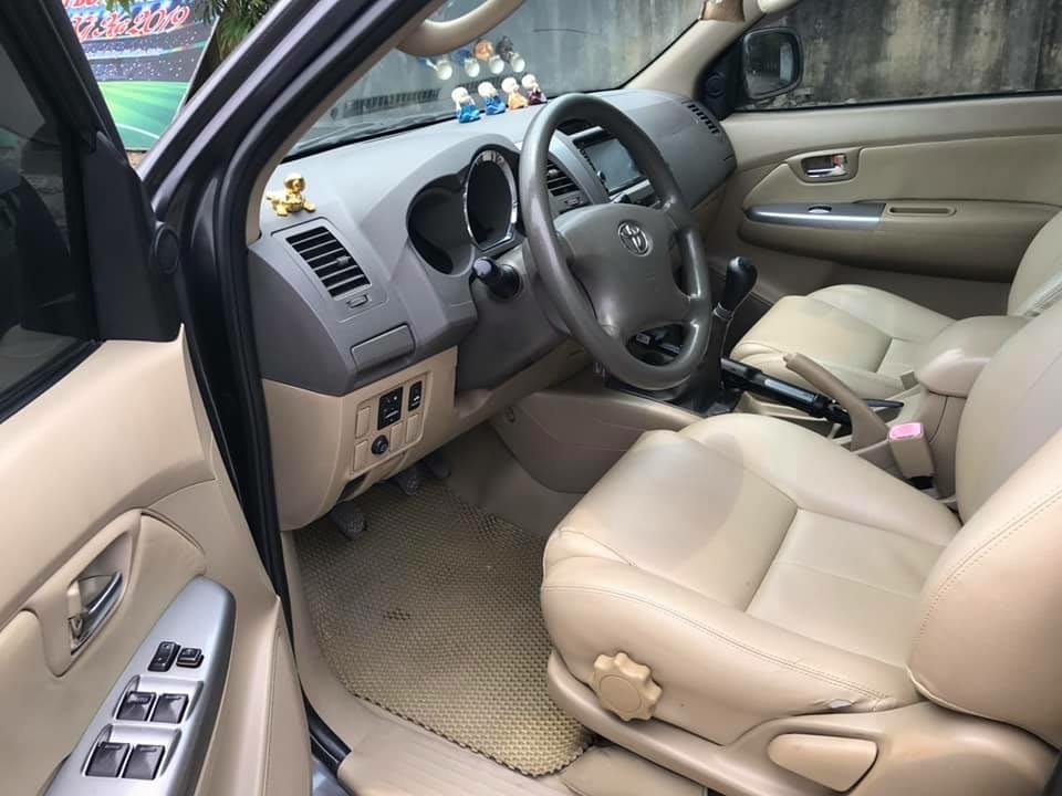 Cần bán xe Fortuner 2009, số sàn, máy dầu, màu xám gia đình sử dụng