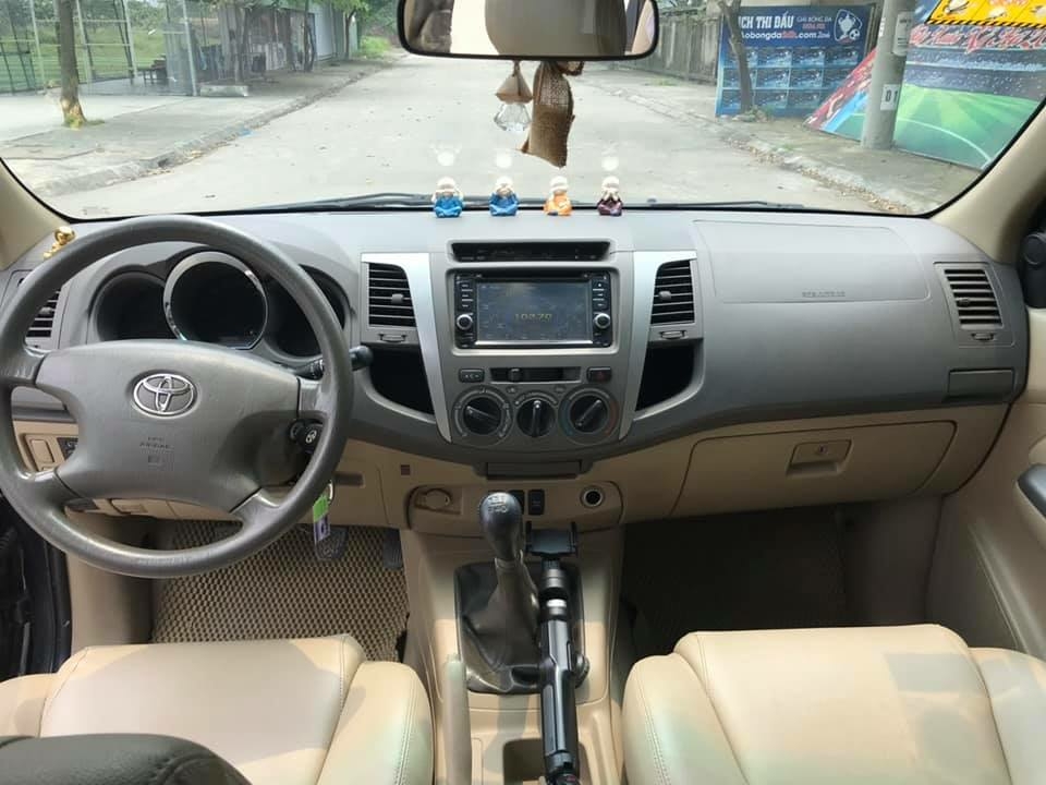 Cần bán xe Fortuner 2009, số sàn, máy dầu, màu xám gia đình sử dụng