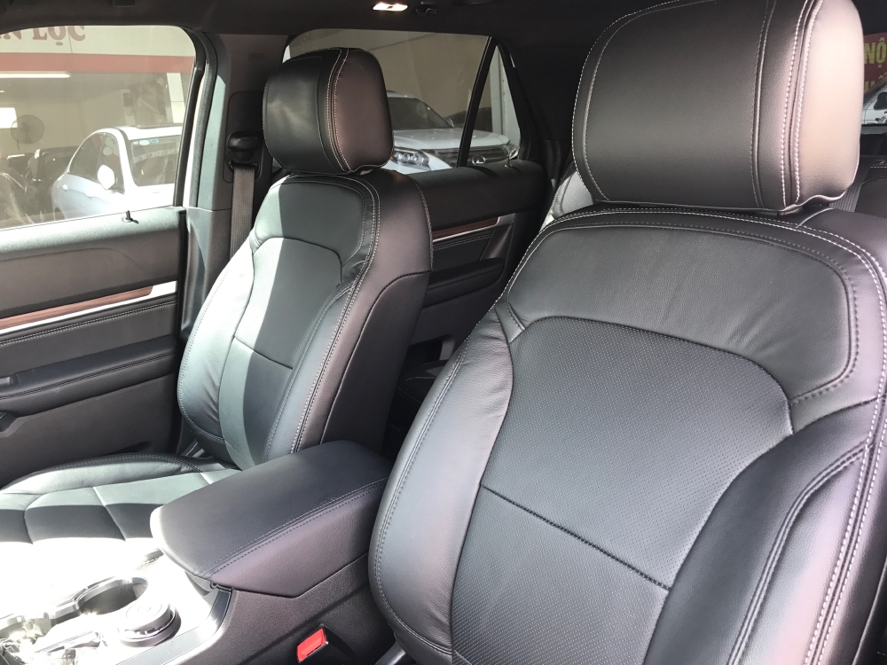 Ford Explorer 2019 trắng