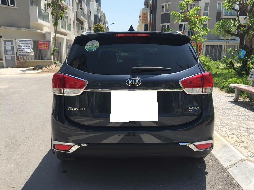 Gia đình cần bán xe Kia Rondo máy dầu 2017 màu xám
