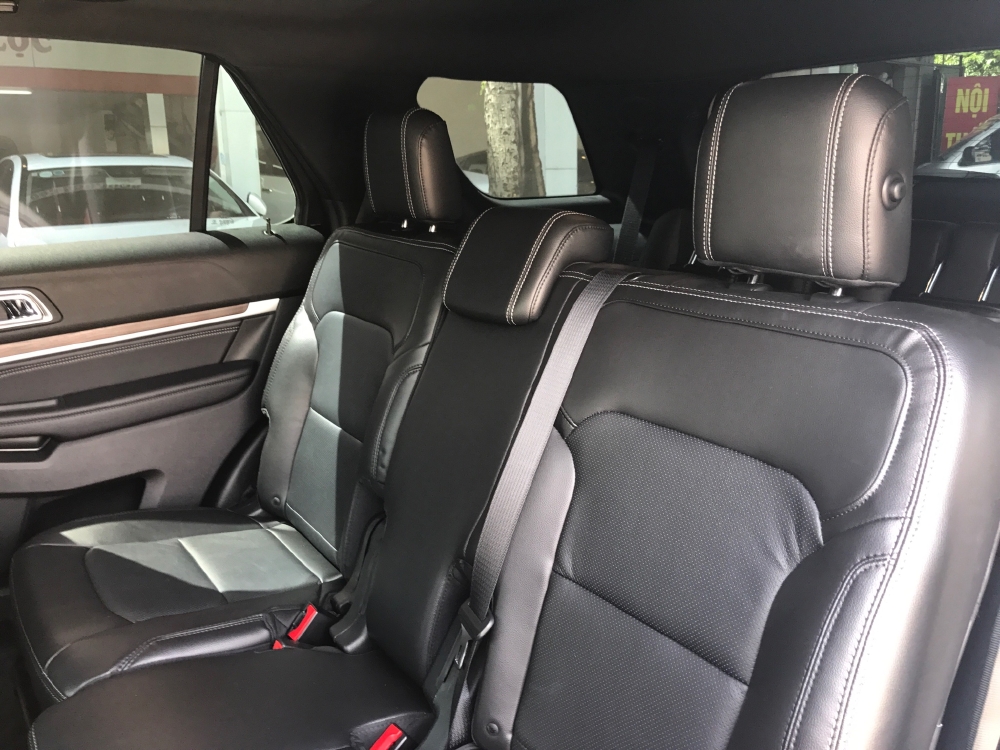 Ford Explorer 2019 trắng