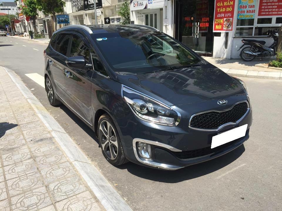 Gia đình cần bán xe Kia Rondo máy dầu 2017 màu xám