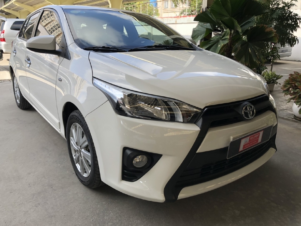 Bán Toyota Yaris 1.3E AT sx 2015, nhập Thái. Xe chính chủ, hỗ trợ ngân hàng lên đến 70%