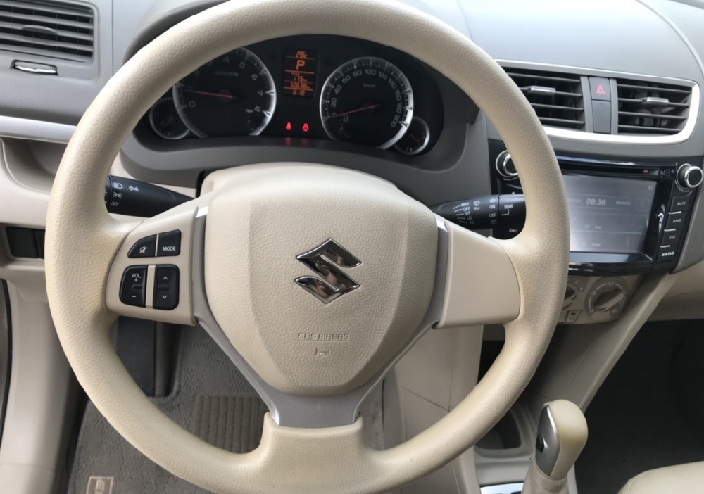 Cần bán xe Suzuki Eartiga 2014 số tự động 7 chỗ, màu vàng cát
