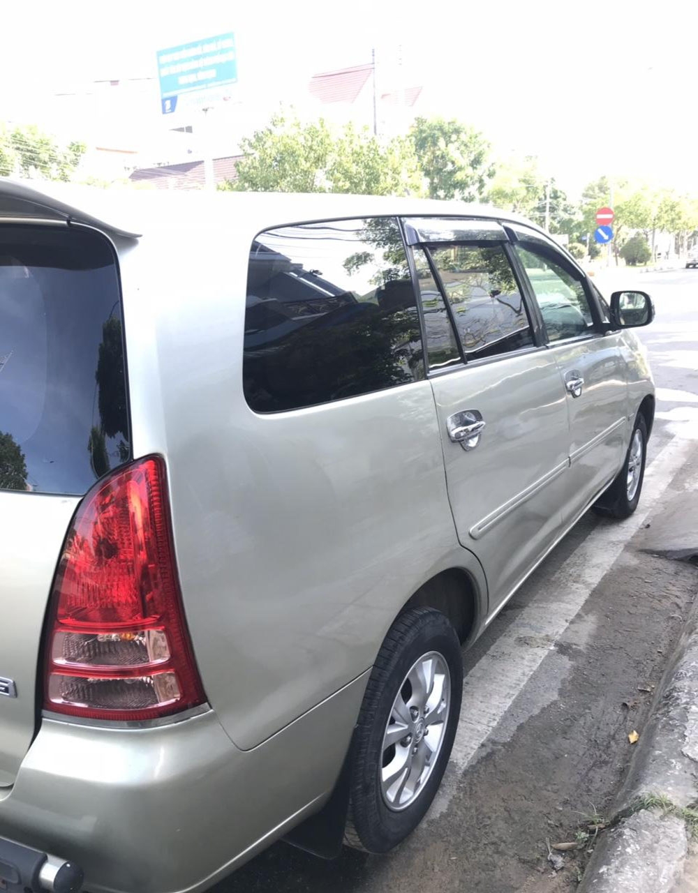 Cần bán Innova 2007, bản G, số sàn, màu bạc gia đình sử dụng