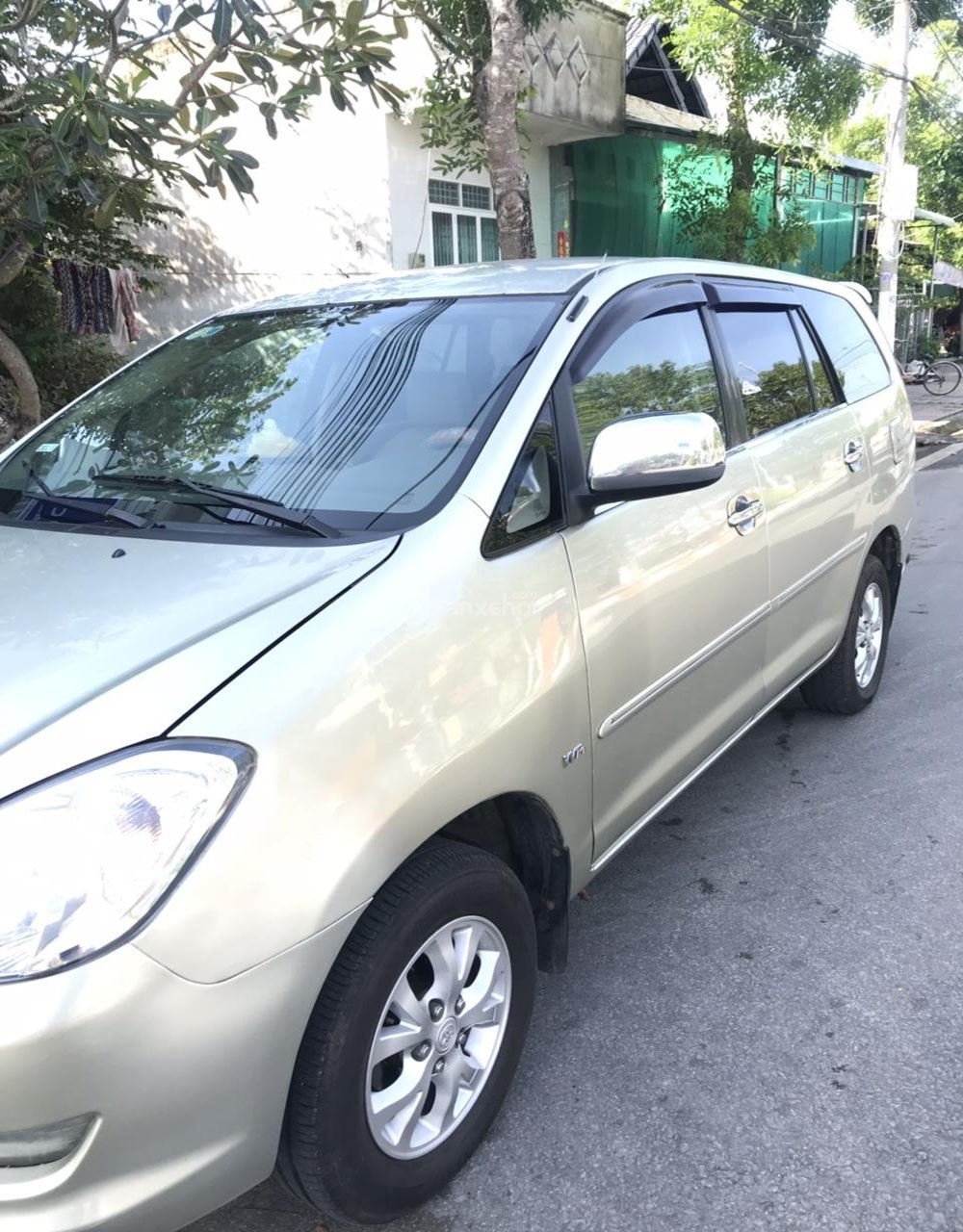 Cần bán Innova 2007, bản G, số sàn, màu bạc gia đình sử dụng