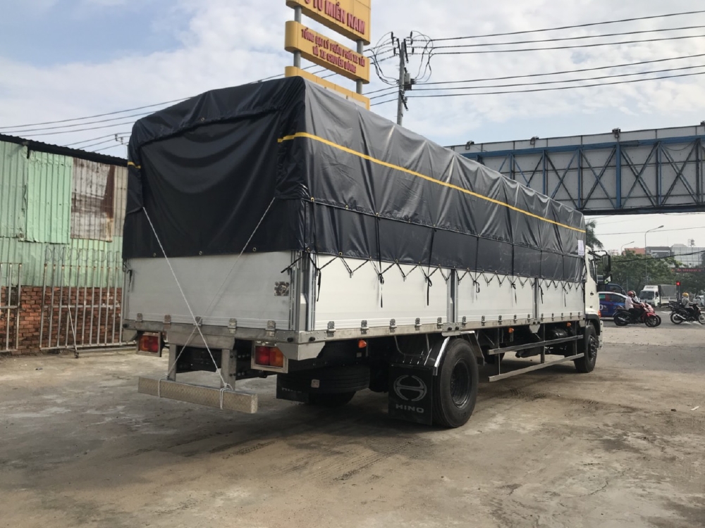 Xe tải HINO FG tải 8 tấn thùng mui bạt bửng nhôm dài 8.9m - Trả Góp