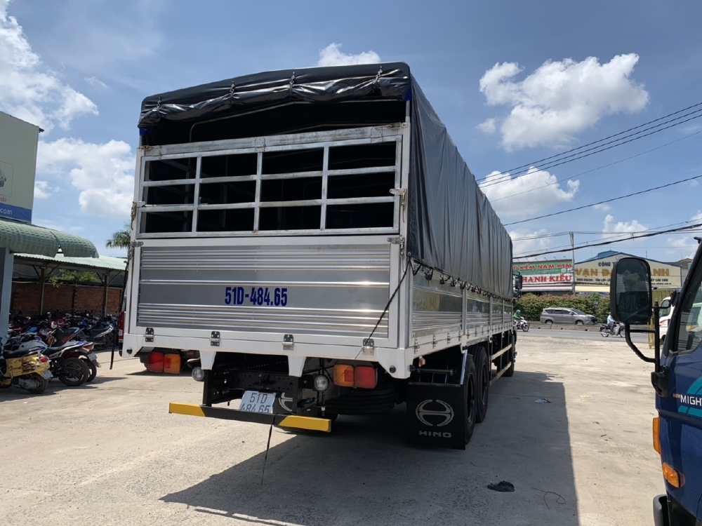 Xe tải HINO 2019 FL 3 chân tải 15 tấn thùng mui bạt dài 9.4m - Trả Góp