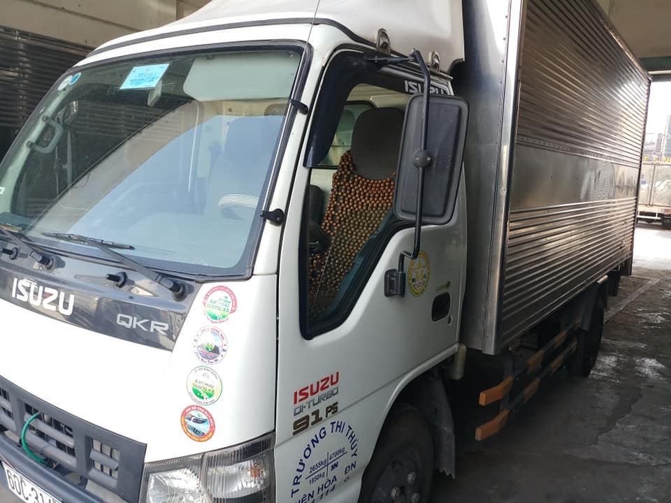 cần bán xe tải isuzu QKR đời 2016 tải 1,85 tấn thùng kín giá tốt trã góp